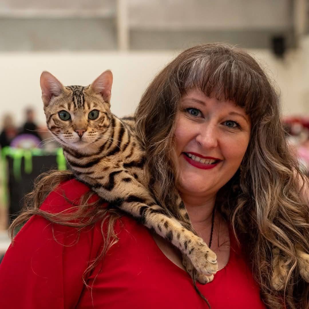Melinda of Adelhills Bengals with one of her Bengal cats